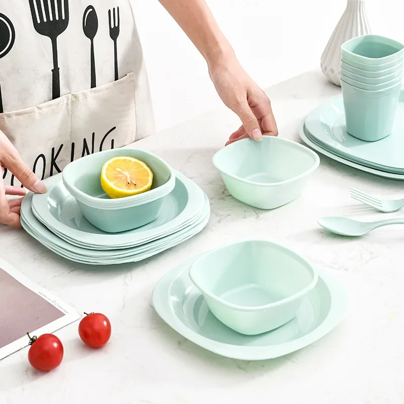 Set di stoviglie in plastica p - Camping Cooking Dining Set recensione e prezzo