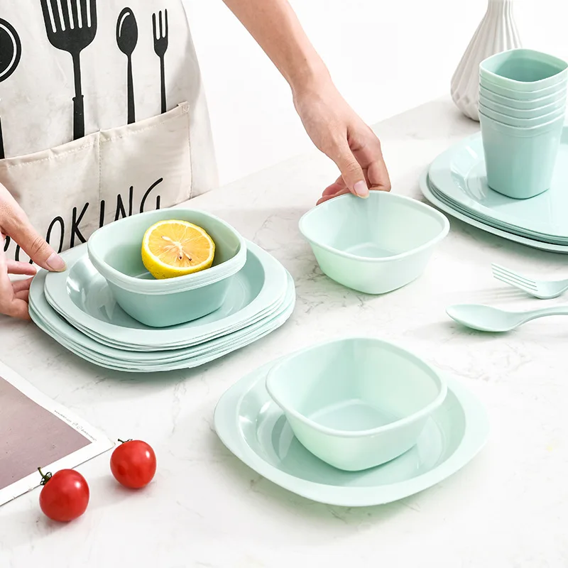 Set di stoviglie in plastica p - Camping Cooking Dining Set recensione e prezzo